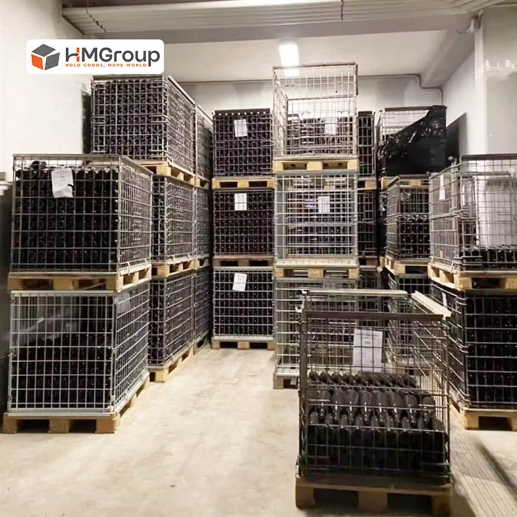 Cage pallet for storing wine bottles